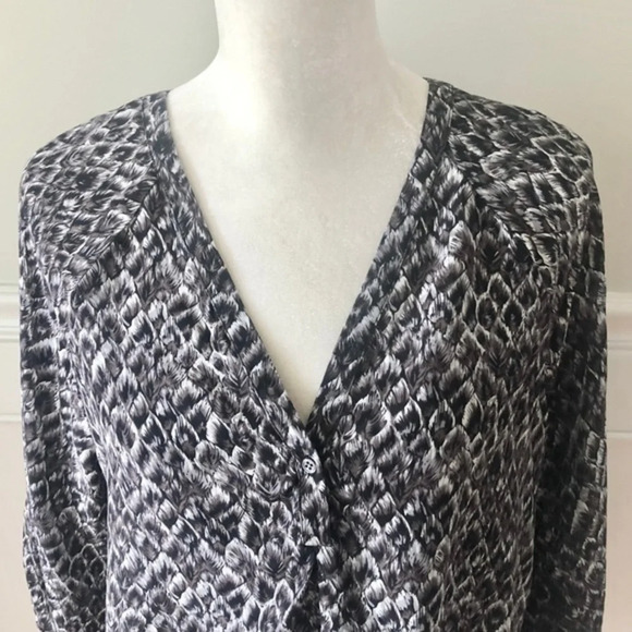 Joie Black Gray Feather Print Silk Blouse Top M - Picture 4 of 7